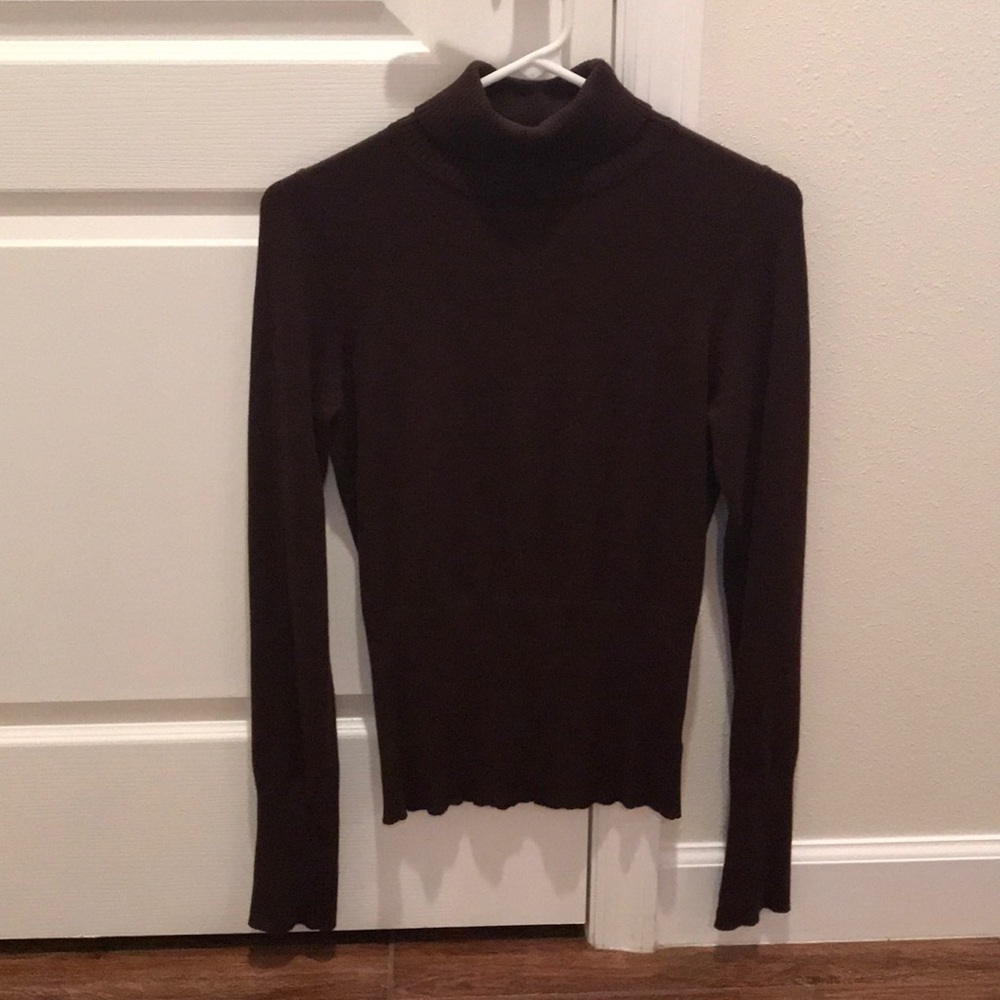 Dark brown turtleneck sweater, long sleeve
